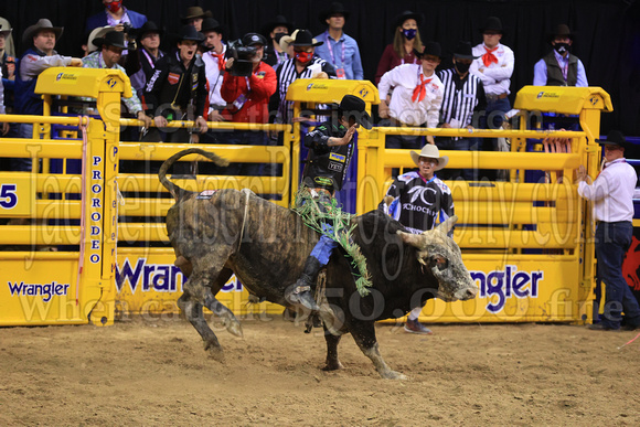 NFR RD ONE (6233) Bull Riding , JB Mauney, Cocktail Diarrhea, Painted Poney Championship, Winner