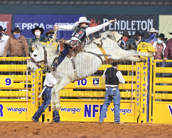NFR RD One (3672)Lefty Holman, on Brookman Rodeo's Flirtacious, 86 points