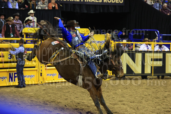 NFR RD Two (2226) Saddle Bronc , Spencer Wright, Utopia, Stace Smith