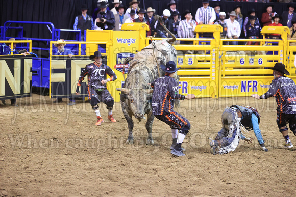 Round 9 Bull Riding (2528) Trey Kimzey, Geronimo, Championship