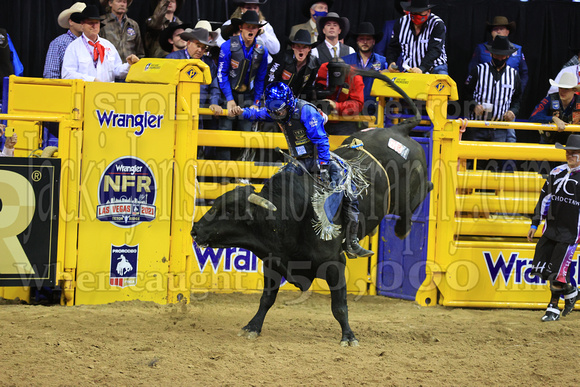NFR RD ONE (6553) Bull Riding , Stetson Wright, Bit Of Bad News, Four Star