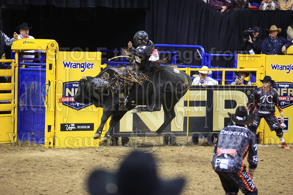 Round 2 Bull Riding (1402)  Reid Oftedahl, Under the Influence, Rafther H